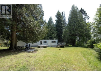 8127 REDROOFFS Road | Halfmoon Bay British Columbia | Slide Image Seven