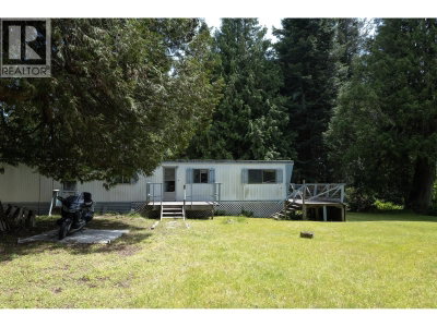 8127 REDROOFFS Road | Halfmoon Bay British Columbia | Slide Image Eight