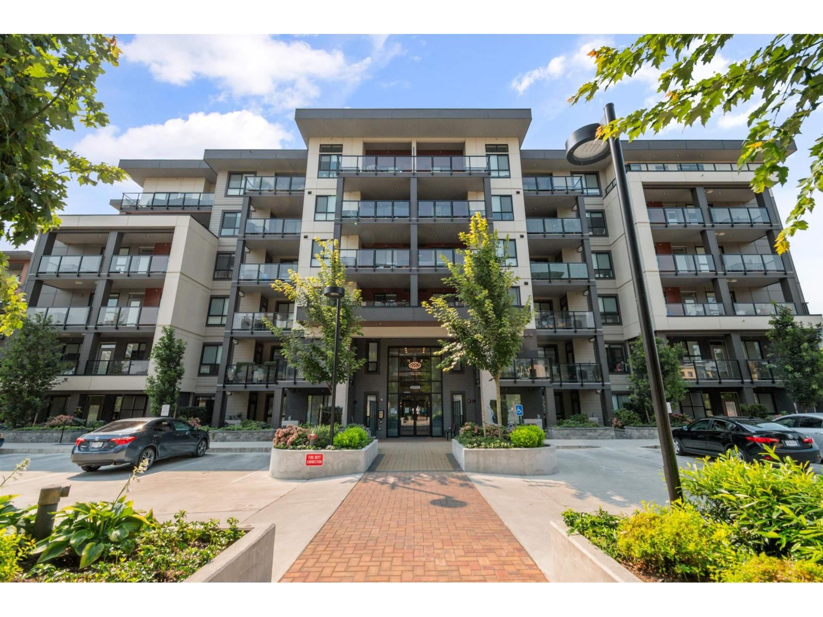 45505 CAMPUS Drive, Chilliwack, British Columbia V2R 6L2