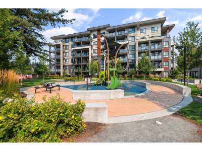 45505 CAMPUS Drive | Chilliwack British Columbia | Slide Image Three