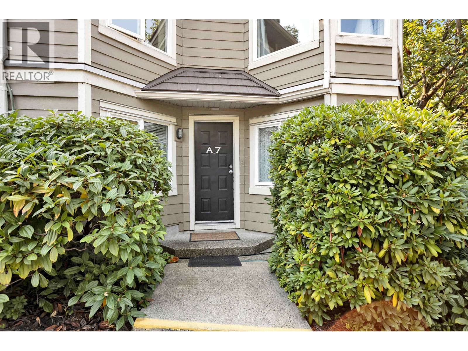 1100 6TH Avenue, Vancouver, British Columbia V5V 2H2