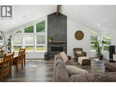 20902 WICKLUND Avenue | Maple Ridge British Columbia | Slide Image Three
