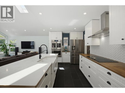 20902 WICKLUND Avenue | Maple Ridge British Columbia | Slide Image Nine