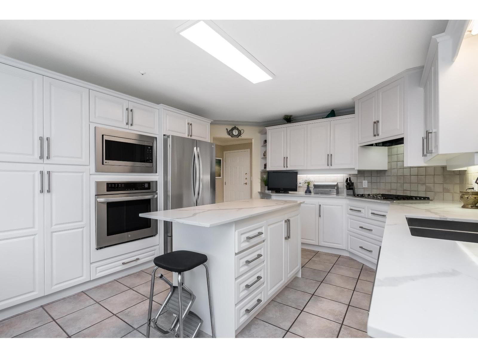 14934 THRIFT Avenue, White Rock, British Columbia V4B 2J9