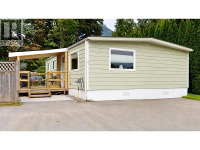 39884 GOVERNMENT Road | Squamish British Columbia | Slide Image Thirty