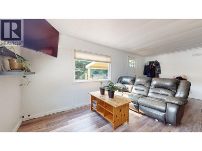 39884 GOVERNMENT Road | Squamish British Columbia | Slide Image Four