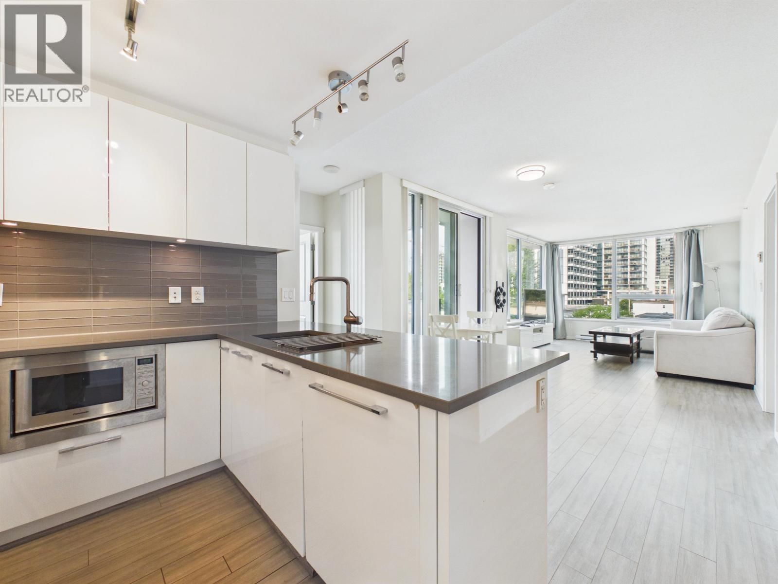 6658 DOW Avenue, Burnaby, British Columbia V5H 0C7