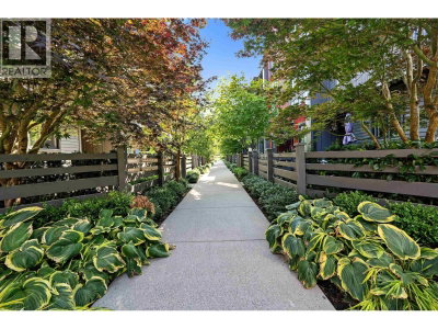1374 MARINASIDE Place | Squamish British Columbia | Slide Image Six