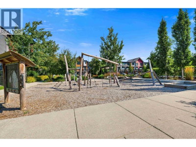 1374 MARINASIDE Place | Squamish British Columbia | Slide Image Nine