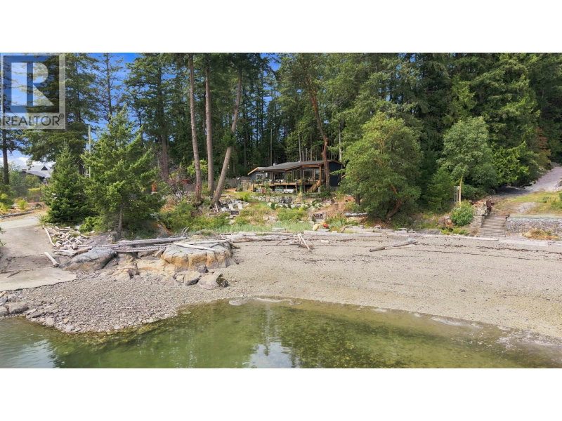 9219 HYDAWAY Road Halfmoon Bay British Columbia, V7Z 1B4 - 3 Bedrooms Waterfront Home For sale