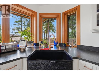 9219 HYDAWAY Road | Halfmoon Bay British Columbia | Slide Image Fourteen