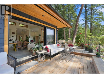9219 HYDAWAY Road | Halfmoon Bay British Columbia | Slide Image Six
