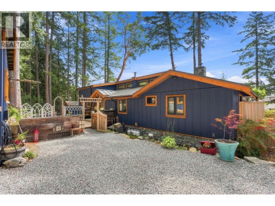 9219 HYDAWAY Road | Halfmoon Bay British Columbia | Slide Image Eight