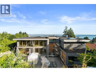 1424 SANDHURST Place | West Vancouver British Columbia | Slide Image Three