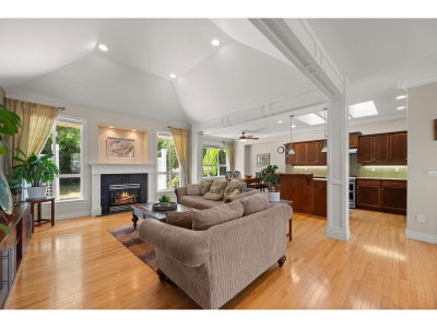2507 EAGLE MOUNTAIN Drive | Abbotsford British Columbia | Slide Image Six