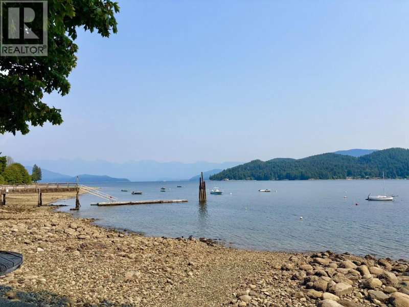 784 MARINE Drive Gibsons British Columbia, V0N 1V1 - 5 Bedrooms Waterfront Home For sale