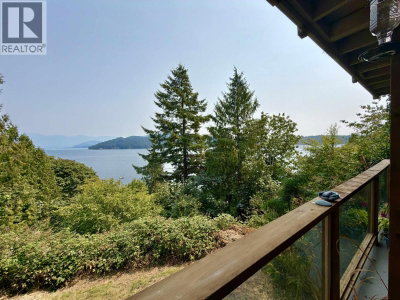 784 MARINE Drive | Gibsons British Columbia | Slide Image Four