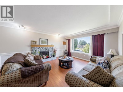11914 212 Street | Maple Ridge British Columbia | Slide Image Four