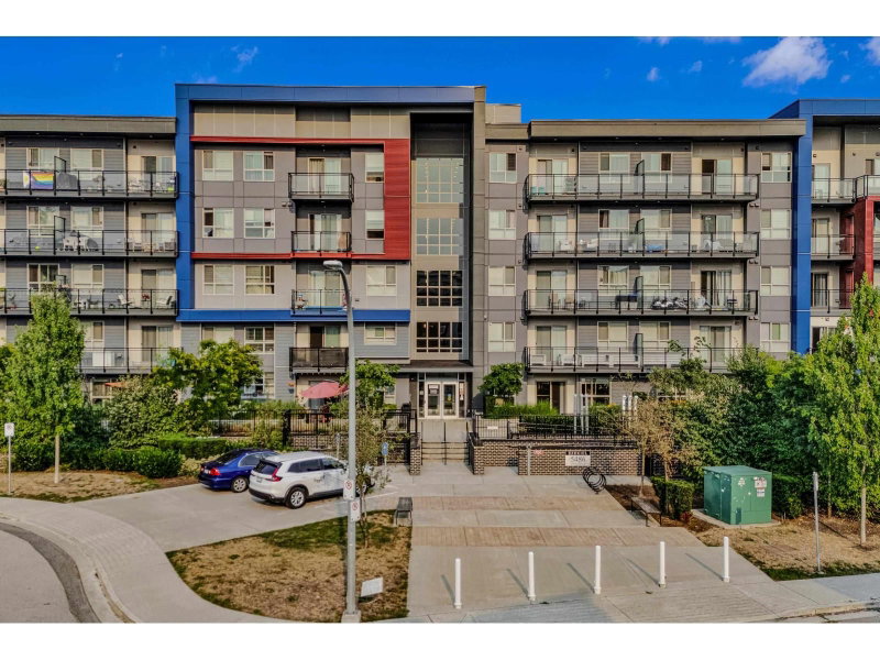 5486 199A Street Langley British Columbia, V3A 0N6 - 2 Bedrooms Condo For Sale