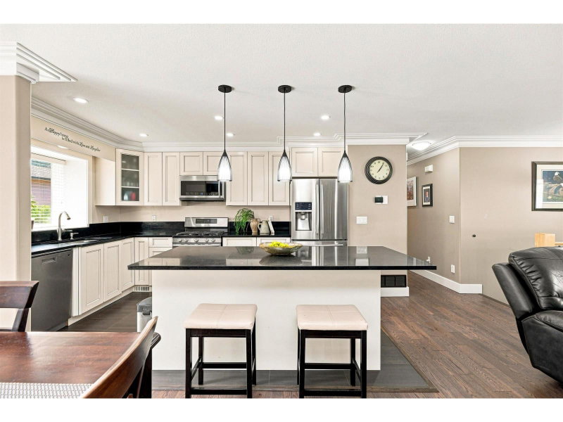 34250 HAZELWOOD Avenue Abbotsford British Columbia, V2S 7L4 - 5 Bedrooms Condo For Sale