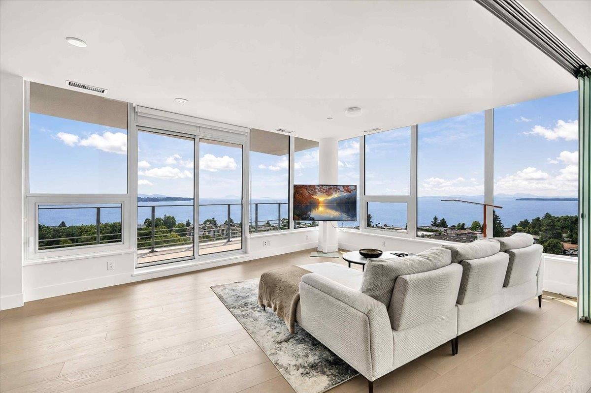 1342 JOHNSTON Road, White Rock, British Columbia V4B 3Z2