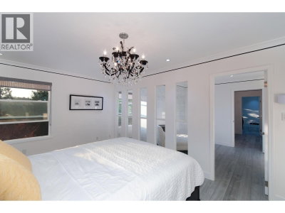 5530 GREENLEAF Road | West Vancouver British Columbia | Slide Image Thirteen