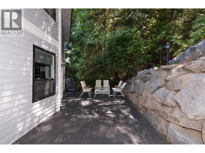 5530 GREENLEAF Road | West Vancouver British Columbia | Slide Image Twenty-four