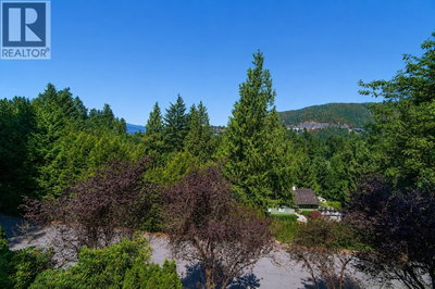 5530 GREENLEAF Road | West Vancouver British Columbia | Slide Image Twenty-six