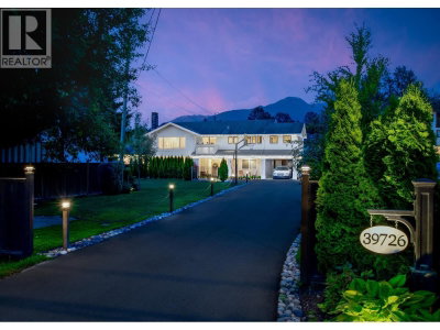 39726 GOVERNMENT Road | Squamish British Columbia | Slide Image One
