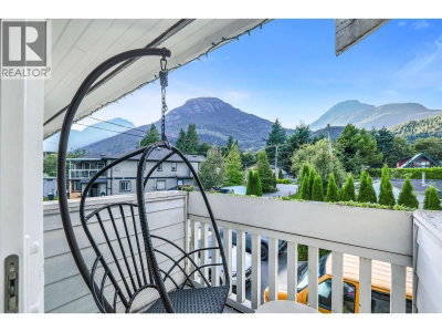39726 GOVERNMENT Road | Squamish British Columbia | Slide Image Four