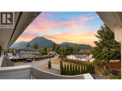 39726 GOVERNMENT Road | Squamish British Columbia | Slide Image Five
