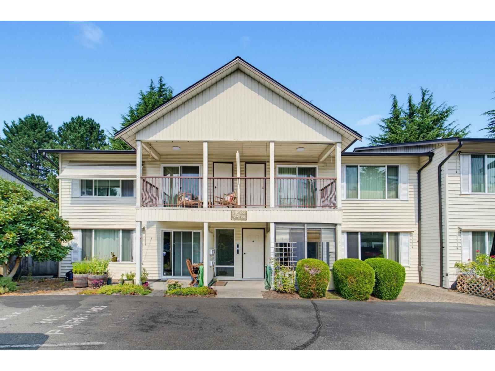 2853 BOURQUIN Crescent West, Abbotsford, British Columbia V2S 6H6