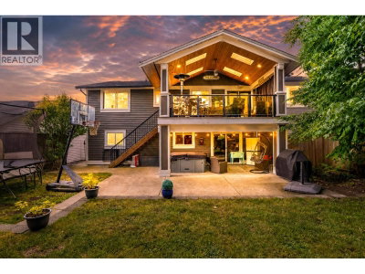23415 WHIPPOORWILL Avenue | Maple Ridge British Columbia | Slide Image Three