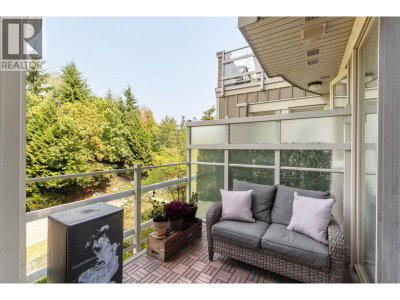 560 RAVENWOODS Drive | North Vancouver British Columbia | Slide Image Sixteen