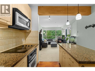560 RAVENWOODS Drive | North Vancouver British Columbia | Slide Image Three