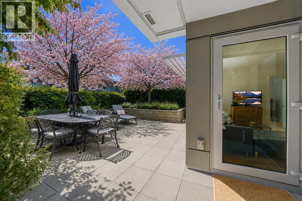 1061 MARINE Drive, North Vancouver, British Columbia V7P 1S6