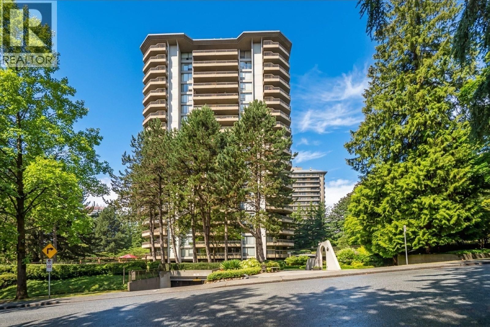 2041 BELLWOOD Avenue, Burnaby, British Columbia V5B 4V5
