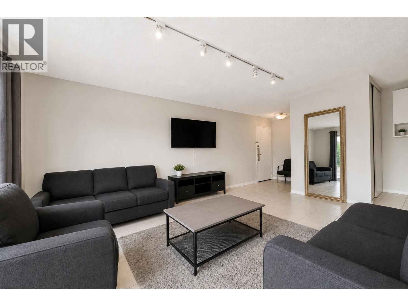 7200 LINDSAY Road, Richmond, British Columbia V6E 1S8