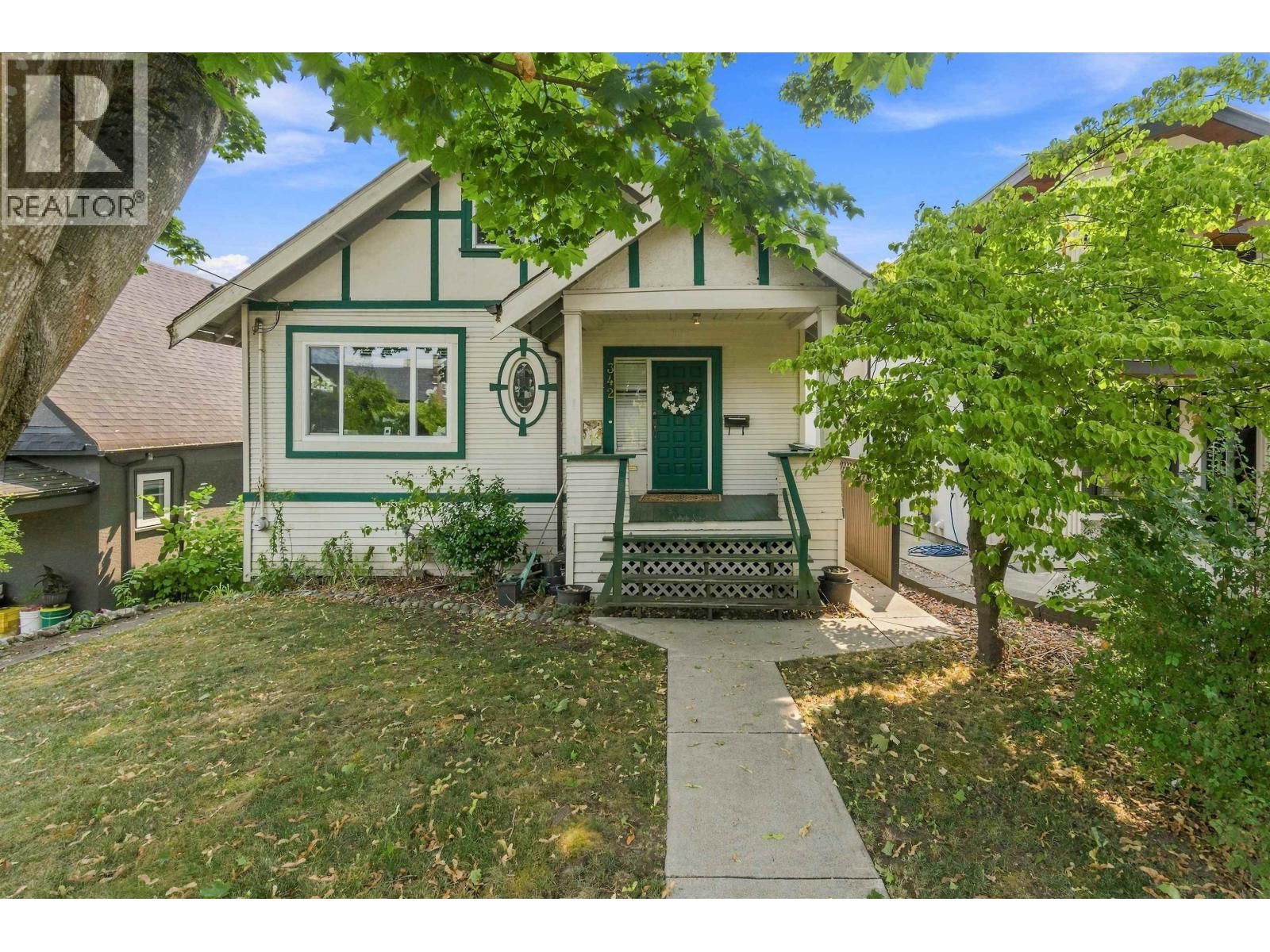 342 EIGHTH Avenue, New Westminster, British Columbia V3L 4K8