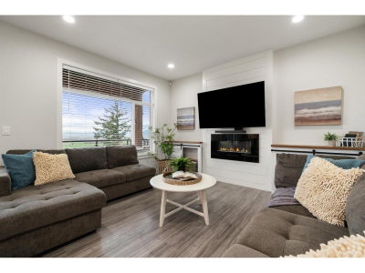 6262 REXFORD Drive | Chilliwack British Columbia | Slide Image Two
