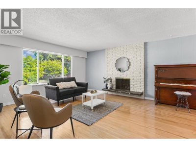 11663 MORRIS Street | Maple Ridge British Columbia | Slide Image Three