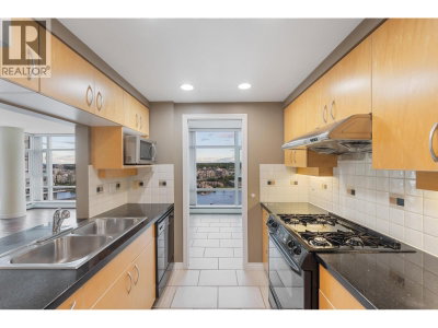 198 AQUARIUS Mews | Vancouver British Columbia | Slide Image Fourteen