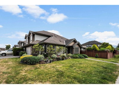 44523 MCLAREN Drive | Chilliwack British Columbia | Slide Image Two