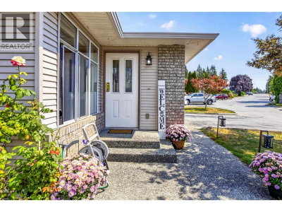 22900 126 Avenue | Maple Ridge British Columbia | Slide Image Three