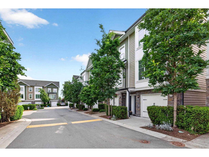 21150 76A Avenue Langley British Columbia, V2Y 0V9 - 3 Bedrooms Condo For Sale