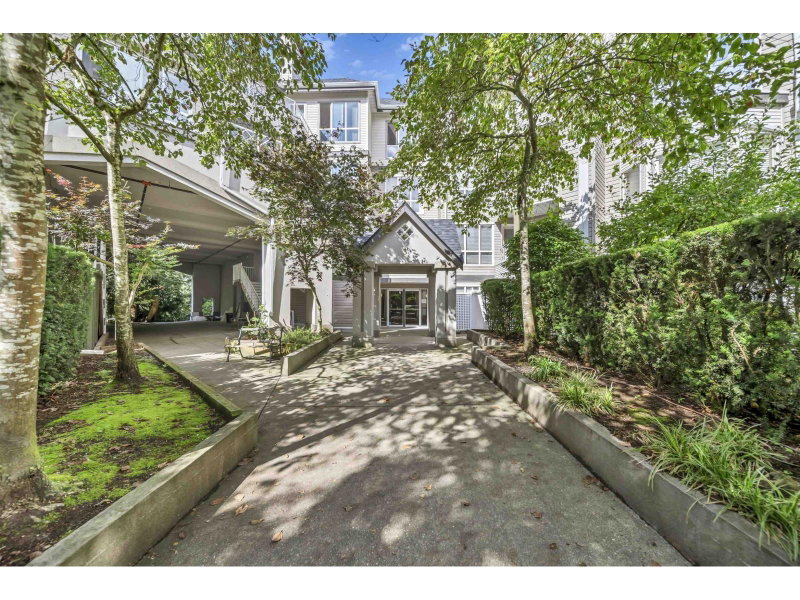 9979 140 Street Surrey British Columbia, V3T 5W2 - 1 Bedroom Condo For Sale