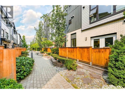 525 2ND Street | North Vancouver British Columbia | Slide Image Thirty-one