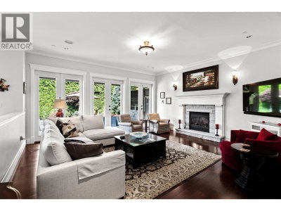 136 DEERVIEW Lane | Anmore British Columbia | Slide Image Twelve