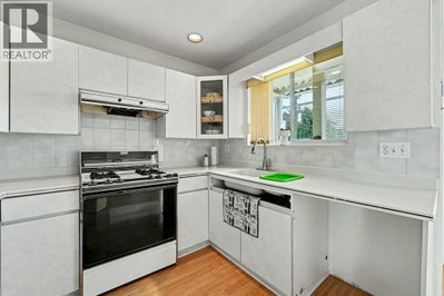 3630 CAMBRIDGE Street | Vancouver British Columbia | Slide Image Seven