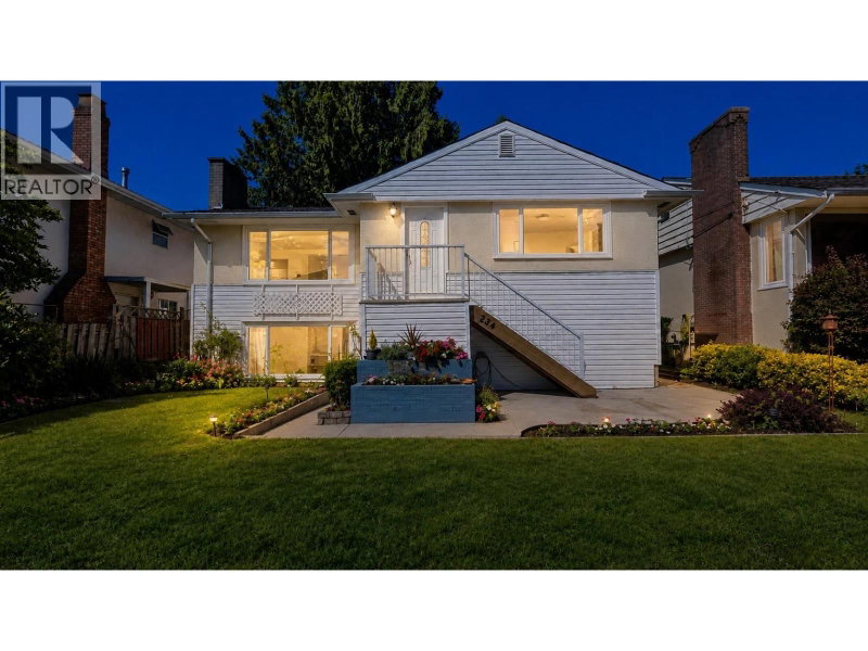 234 23RD Street North Vancouver British Columbia, V7M 2B3 - 5 Bedrooms Home For Sale